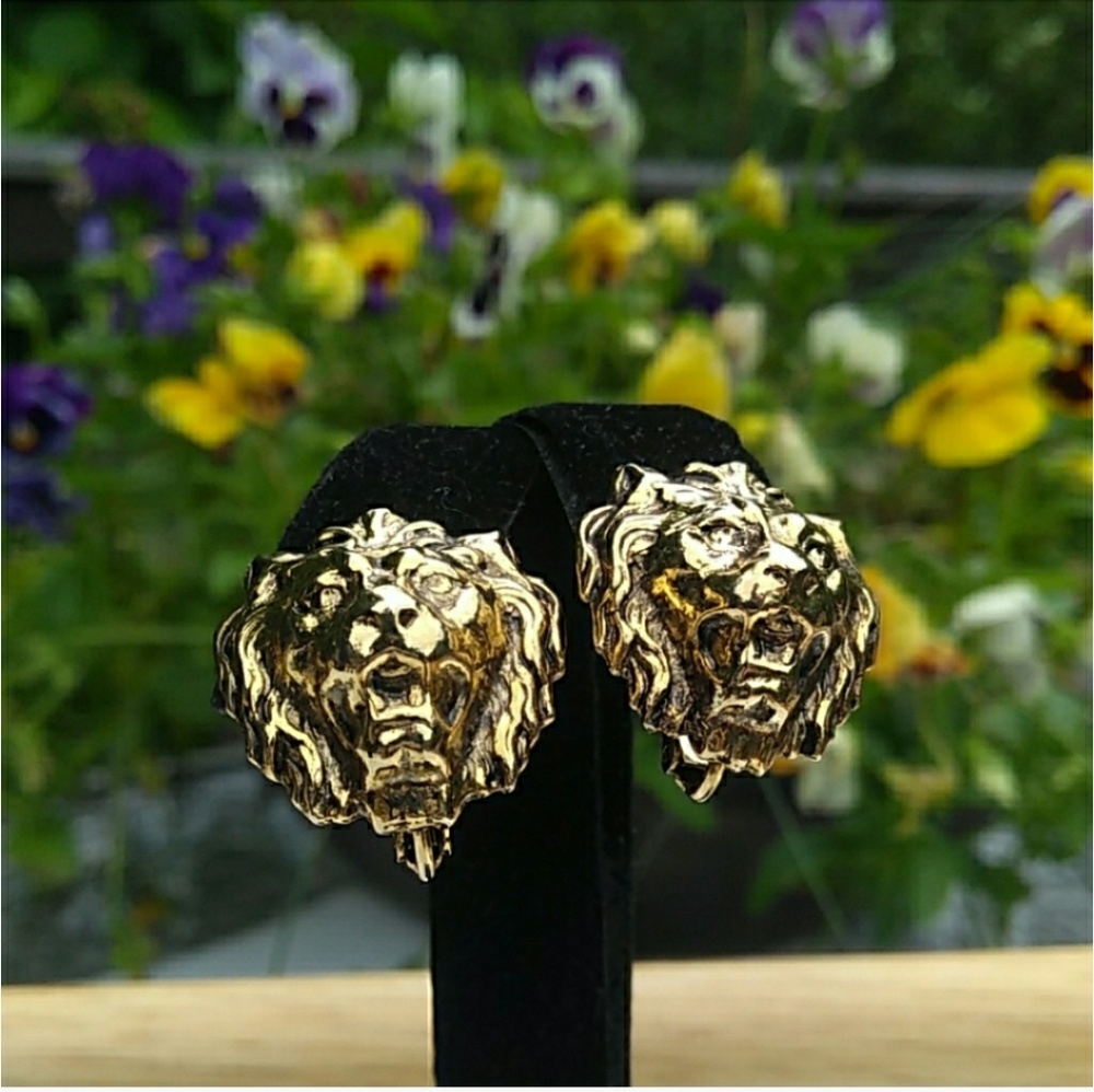 RARE '60s VINTAGE GoldTone Lion Adj. Clip-On's - Picture 2 of 8